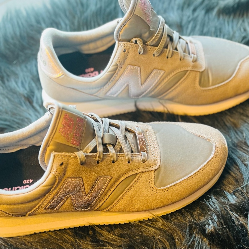 New Balance 420 trainers in grey and pink classics